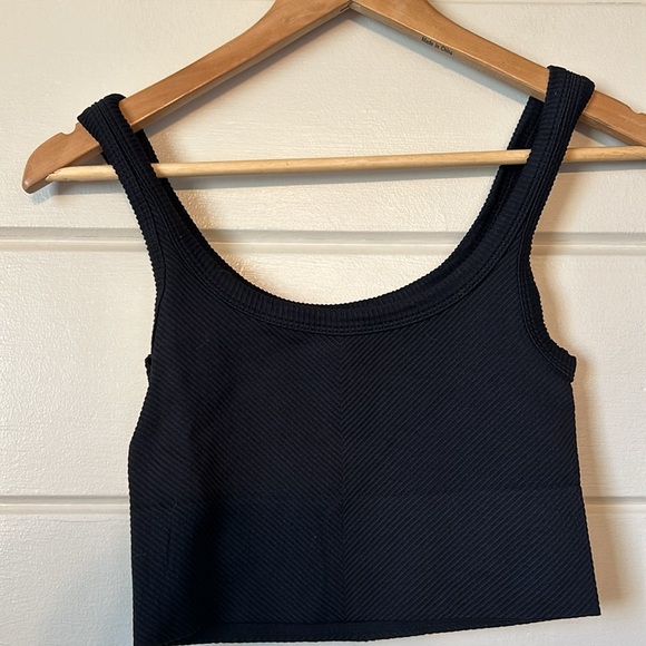 NIKIBIKI Set of 3 Seamless Chevron Ribbed Crop Top - Picture 8 of 17